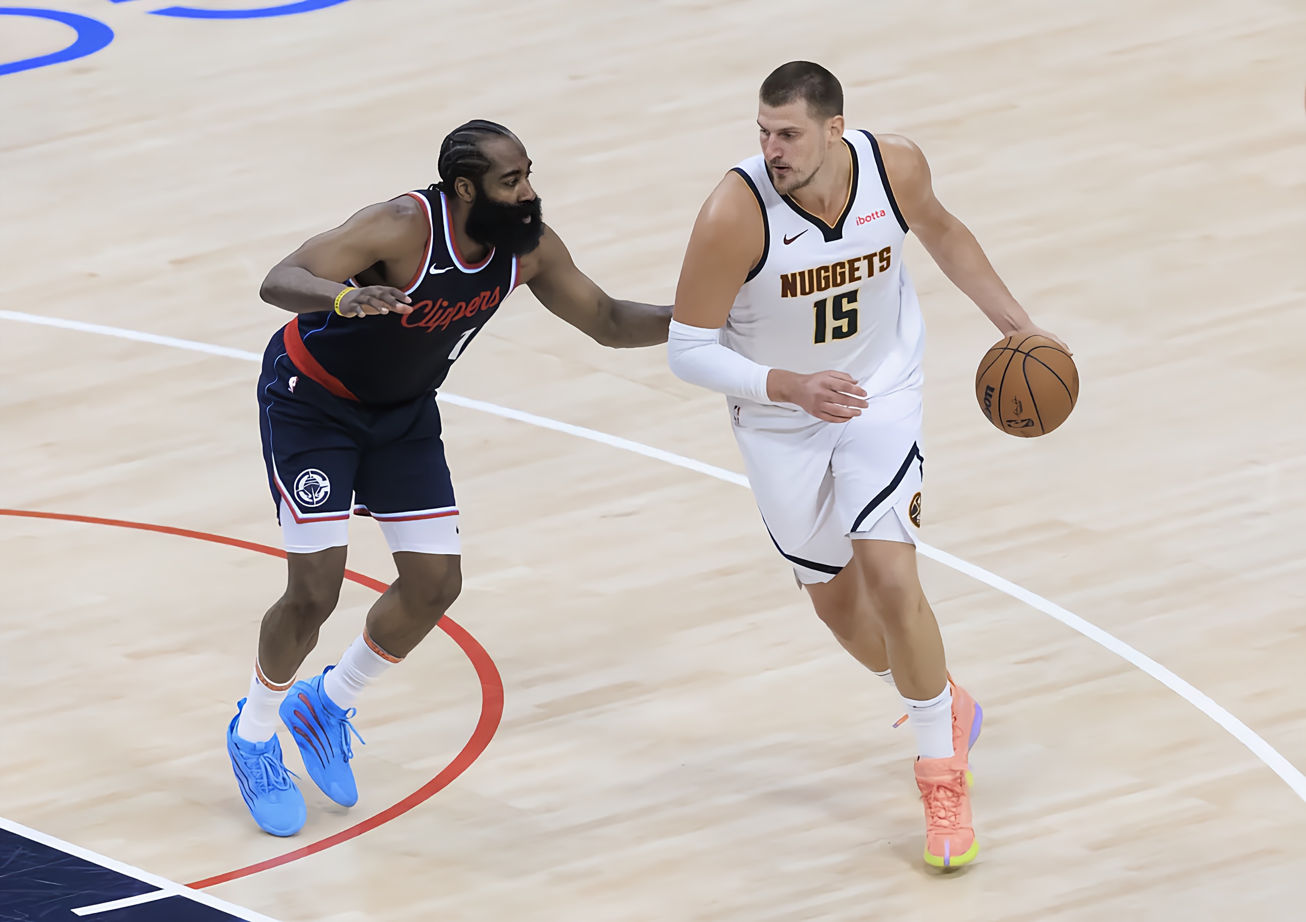 关于赛地聚焦——CBA季后赛赛后热度飙升，洛杉矶快船强势反弹，话题不断，赛程密集仍需轮换的信息