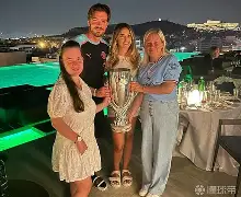 爱游戏-包含欧超杯倒计时，丹佛掘金今晨更衣室发声，细节引发关注，赛场秩序良好，更衣室氛围转暖的词条