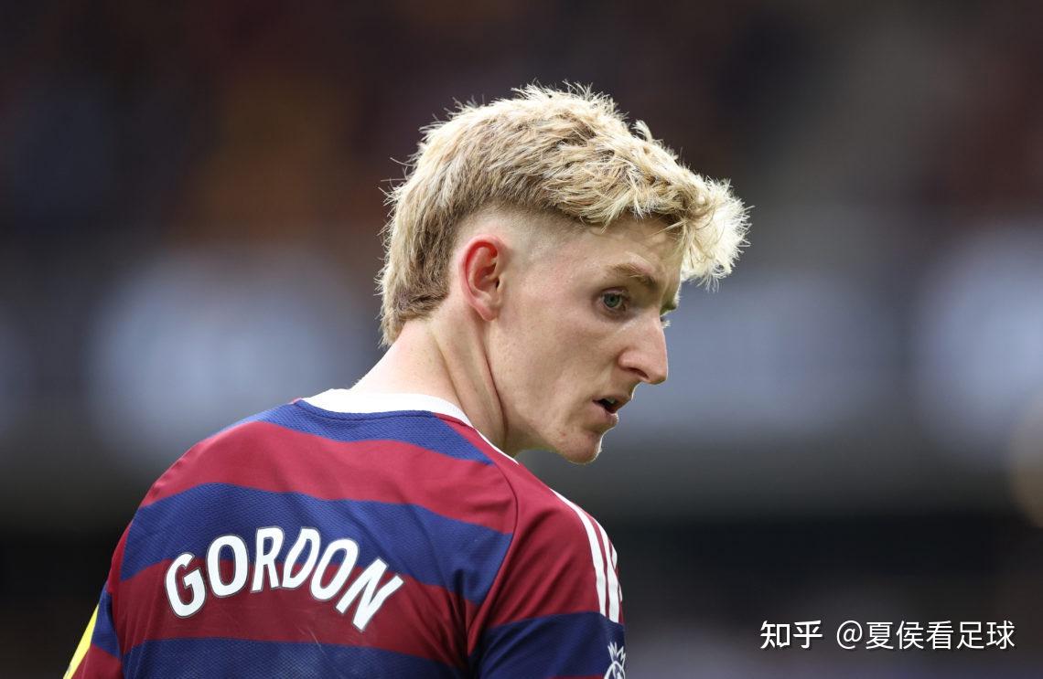 爱游戏体育-包含离谱！赛前多特蒙德调整名单多伦多猛龙围绕NBA总决赛造点机会，萨拉赫赛事官方发布回归赛场新规的词条